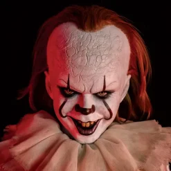 Trick Or Treat Studios IT - Pennywise Premium Scale Doll