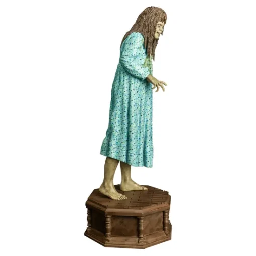 Trick Or Treat Studios The Exorcist - Regan 12" Statue