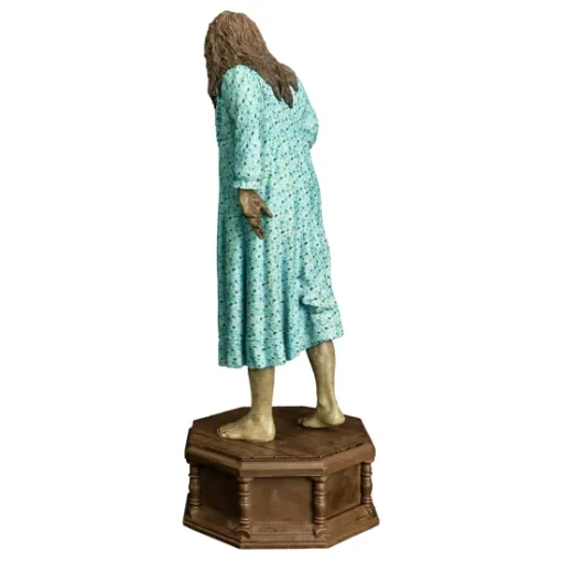 Trick Or Treat Studios The Exorcist - Regan 12" Statue