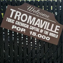 Trick Or Treat Studios Toxic Avengers - Tromaville Wood Sign